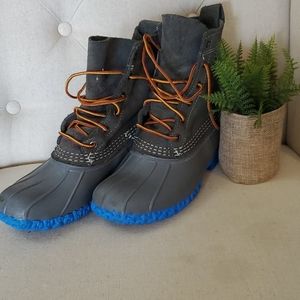 L.L.Bean hiking/winter boots. Gray uppers size 7W